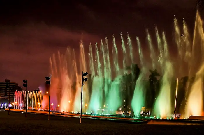 Circuito Mágico del Agua Un Espectáculo Nocturno Inolvidable