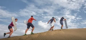 Deslízate por las dunas del desierto en Huacachina