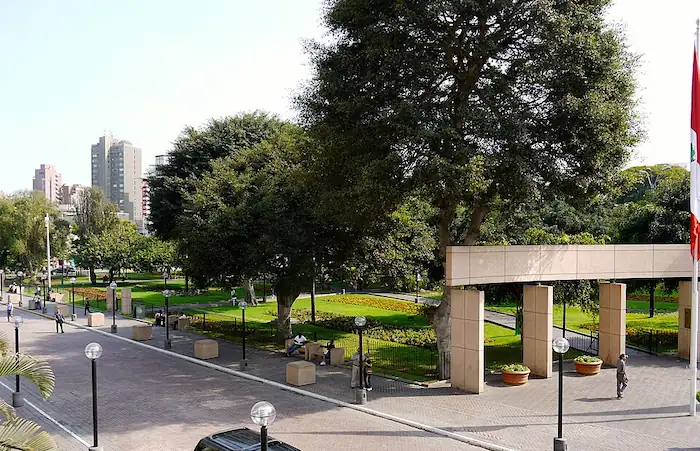 Parque Kennedy Un Escape Bohemio en Miraflores