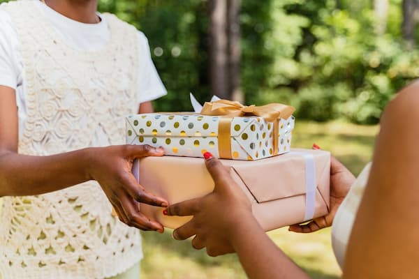 la historia detras de los regalos