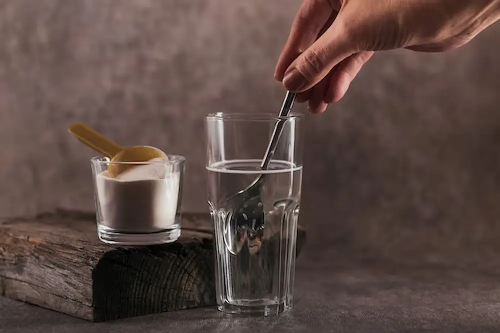 Colágeno hidrolizado, vaso de agua con colageno