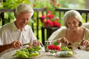 Alimentos recomendados para una alimentación saludable en el adulto mayor