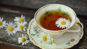 té de manzanilla utilizado como medicina casera para problemas digestivos