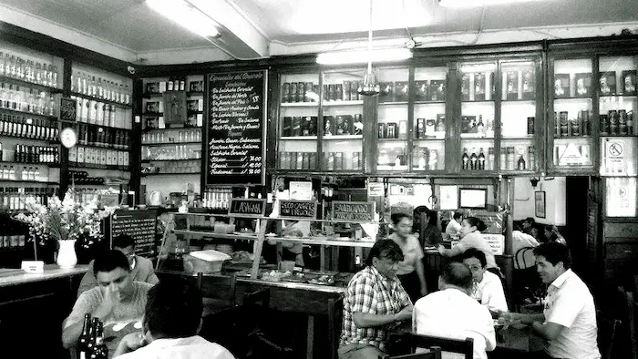 porque salir a un bar puede mejorar tu semana